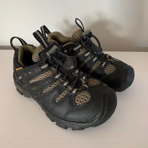 Toddler KEEN waterproof hiking shoes size 8